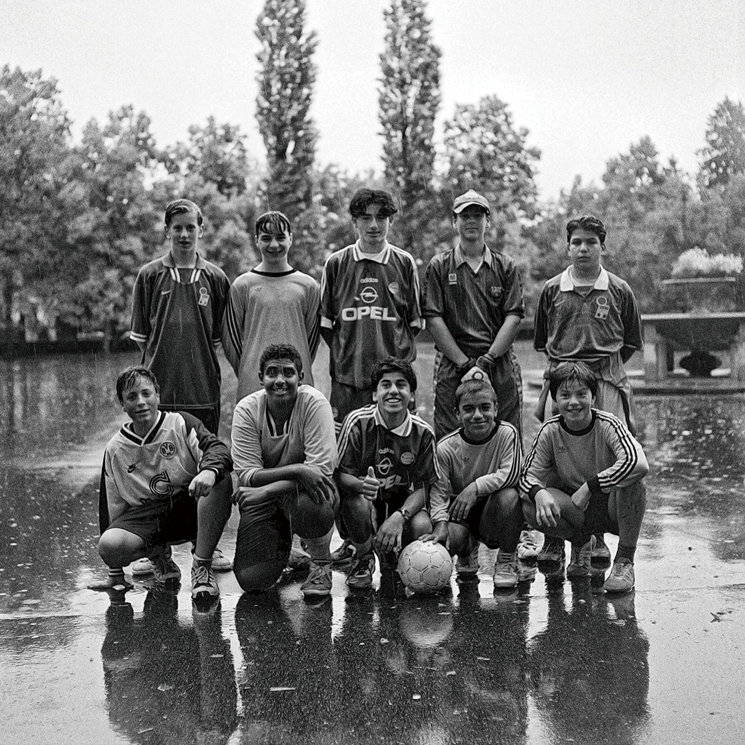 PicklesMagazine's tweet image. Daniel Belet has been photographing street football teams around the world since 1995...

picklesmagazine.com/blogs/the-maga…