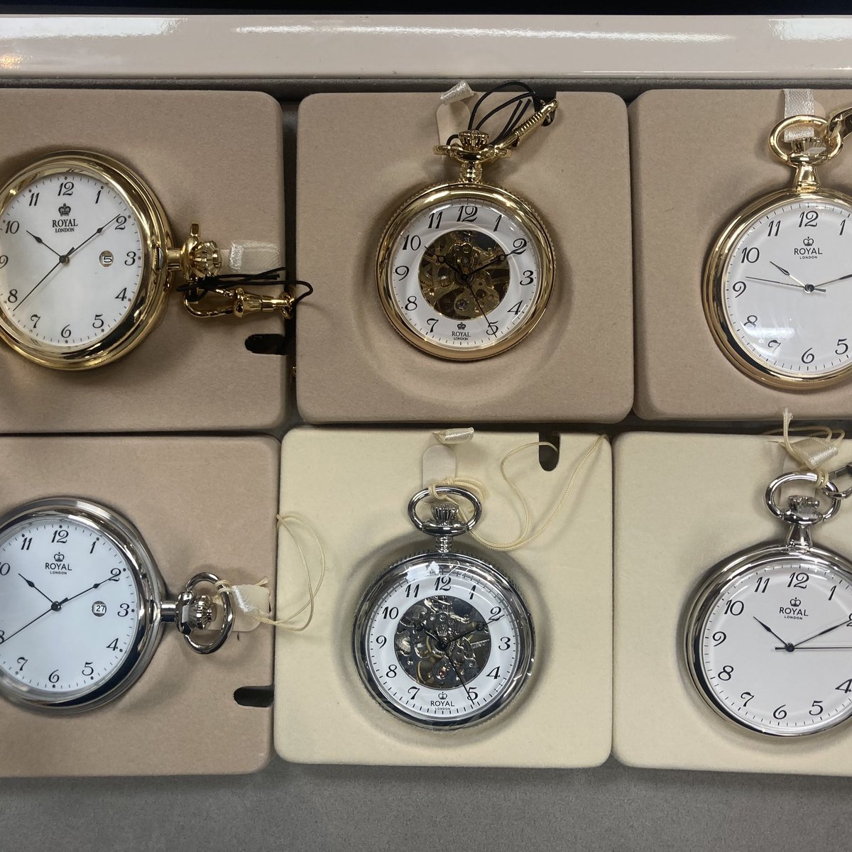 AlsalWatches's tweet photo. We have a fresh selection of pocket watches in stock, both in mechanical & Quartz. #PocketWatch #PocketWatches #Watches #AlsalWatches #Alsal #London https://t.co/Fe80evxxIh
