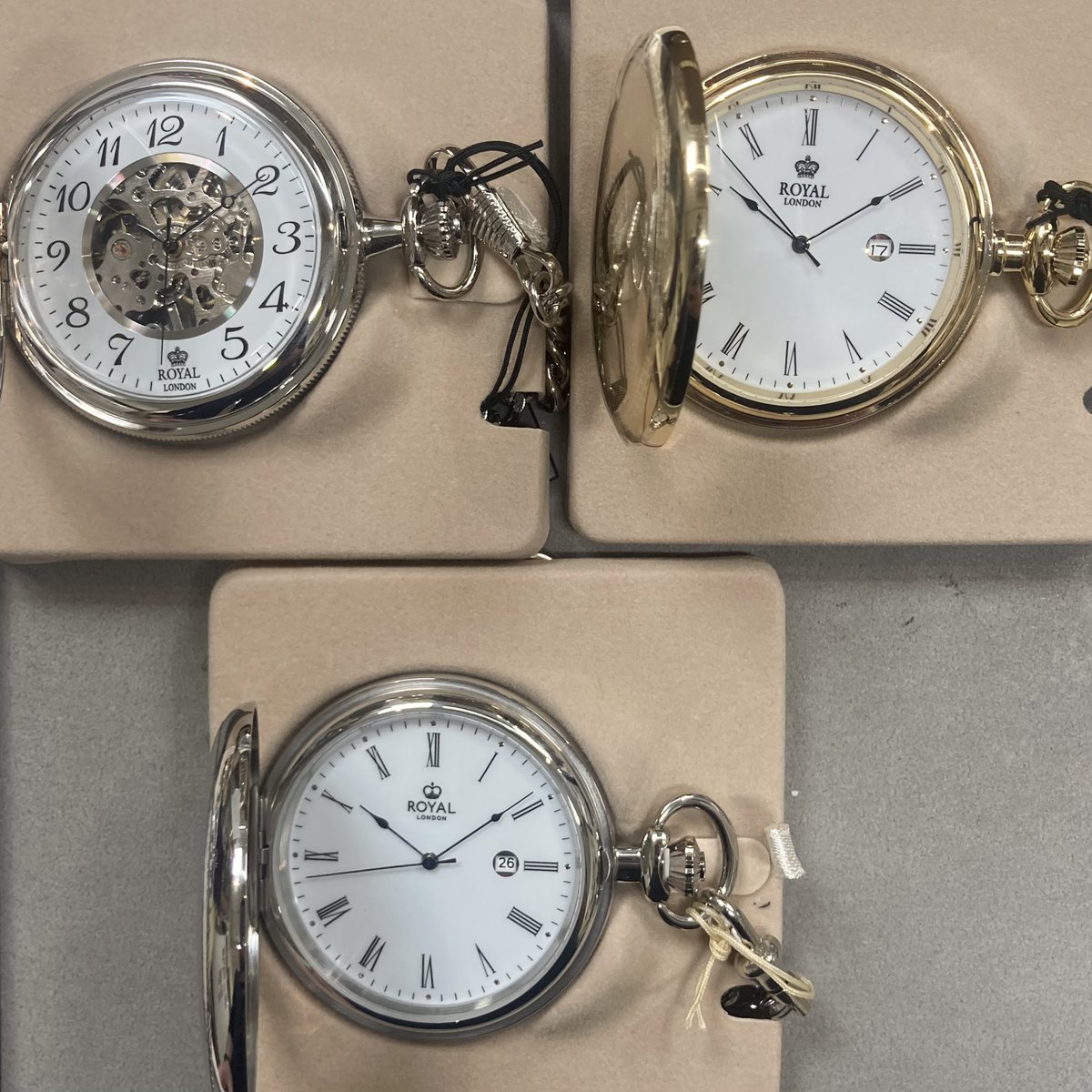 AlsalWatches's tweet photo. We have a fresh selection of pocket watches in stock, both in mechanical & Quartz. #PocketWatch #PocketWatches #Watches #AlsalWatches #Alsal #London https://t.co/Fe80evxxIh
