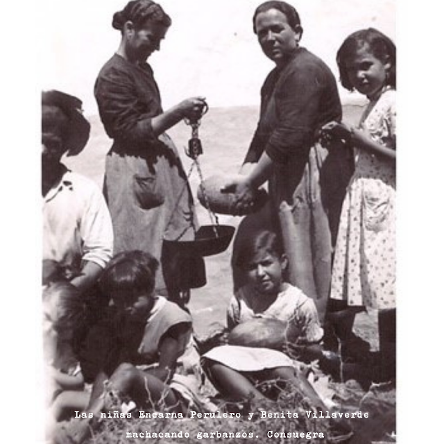 AytoConsuegra's tweet photo. Hoy, 15 de Octubre, Día Internacional Mujeres Rurales, queremos celebrarlo con esta exposición virtual.
Una GALERIA DE 129 FOTOS 📸 que visibilizan la diversidad de las mujeres de nuestros pueblos.
🔗https://t.co/8Q7nW4YrVr
#Consuegra #Urda #Turleque #mujeresrurales https://t.co/7nTry98OZg