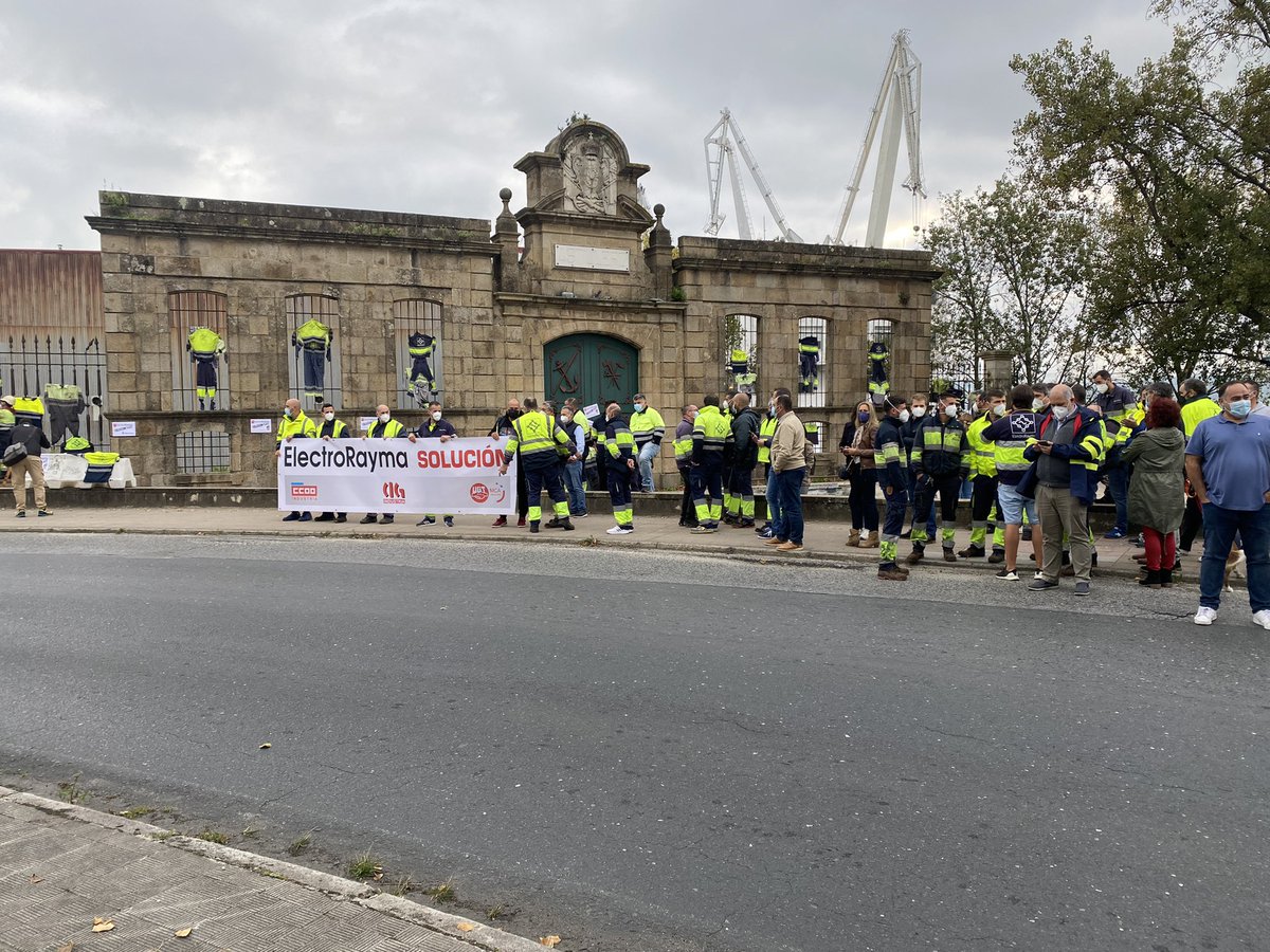 CGTNavantiaFE's tweet photo. Na movilización de apoio ós compañeiros de #ElectroRayma https://t.co/YS3Xp98ZeX