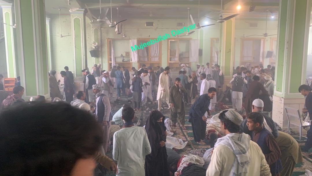 HabibKhanT's tweet photo. BREAKING - Suicide bombing targeted a Shia mosque in southern Kandahar province of Afghanistan, during Friday prayers, killing & injuring numerous civilians. This is second attack against Shia in one week. Last Friday, similar attack targeted a Shia mosque in Kunduz. #Afghanistan https://t.co/JszaFlQ0XR