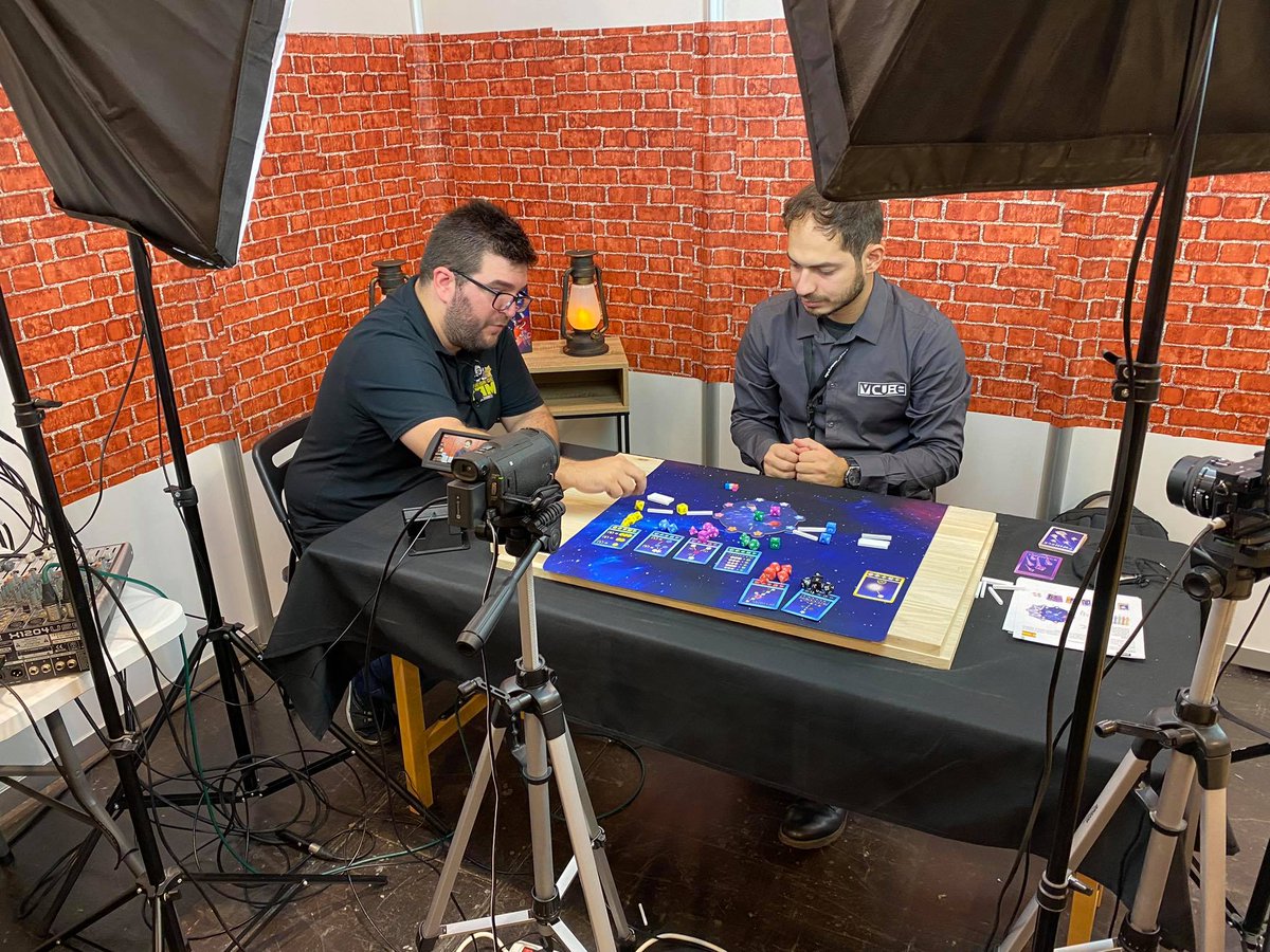 v_cubes's tweet photo. We start the La Mesa de Dam review. V Games presents Tranglar™ &amp; Twinkle™ at Dam's booth here at Essen Spiel! Dam this year has evolved to one of the most influential channels about board games within the Spanishmarket, with live shows 4 days a week &amp; videos on YouTube daily. https://t.co/wTfUurcr8r