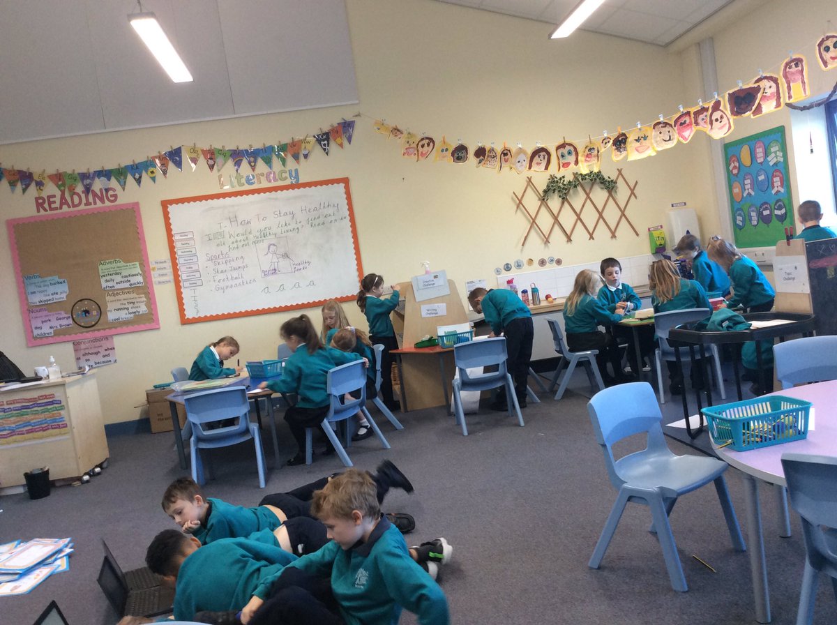 staynorHprimary's tweet image. Year 2 are leading their own learning in areas of provision. Look at their independence @eboractrust #education  #challengebased @EarlyExcellence