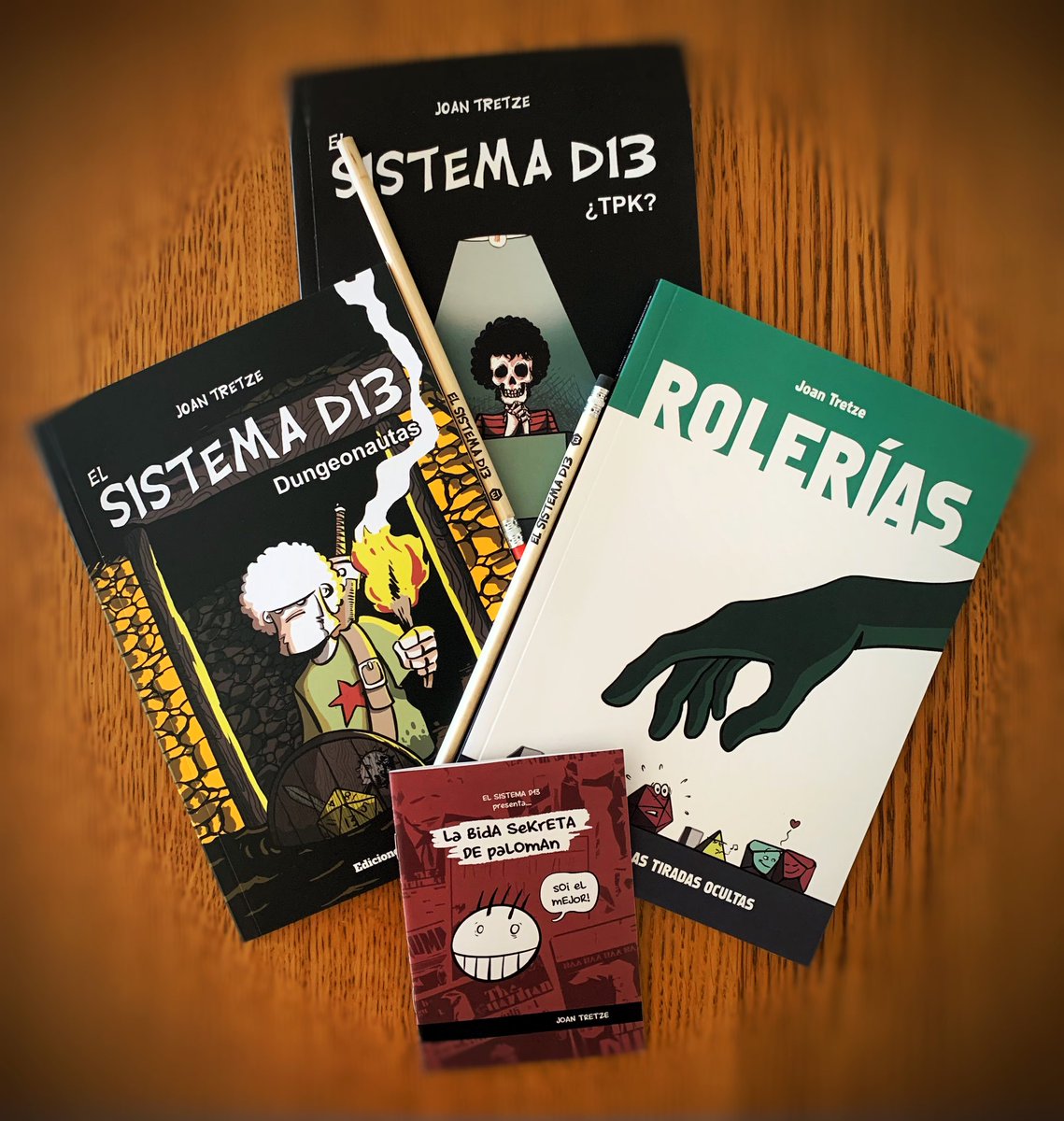 ElGoblinVolador's tweet photo. Salir de guardia

Llegar a casa

Echarte un rato en la cama

Llama el cartero y pienso en contestar o seguir durmiendo

Decido contestar y bajar a por un paquetito y al abrirlo…

LOS LIBROS DE @ElSistemaD13!!!

ASI DA GUSTO DESPERTARSE Y EMPEZAR (o continuar) EL VIERNES!!! https://t.co/ar4Qs1rWuj