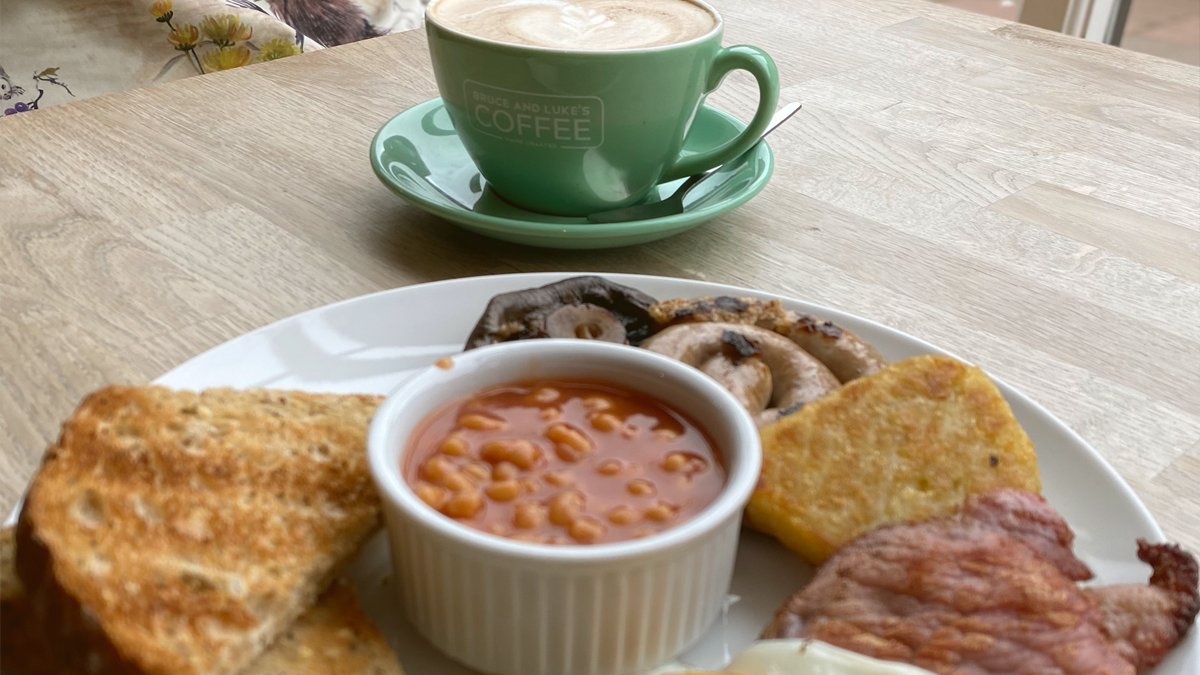 Foxes Cafe Lounge tweet media