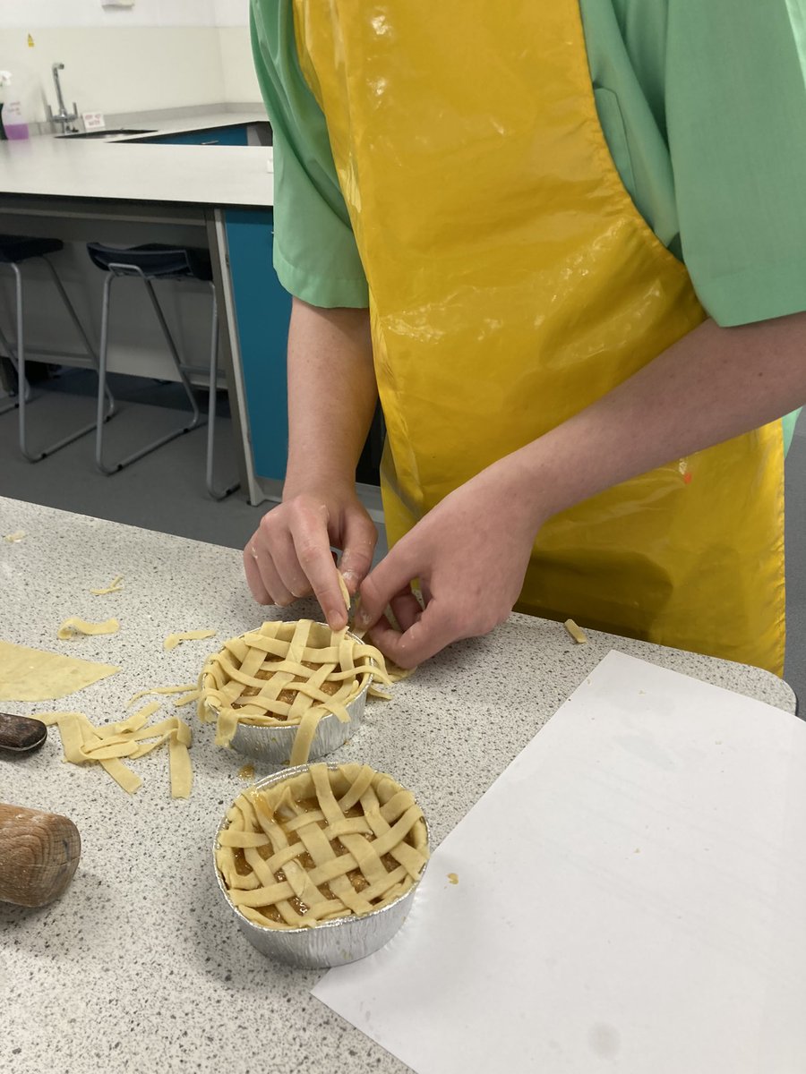 WaltonFood's tweet photo. Year 9 taking the challenge seriously with the best lattice top for their treacle tarts! Winner gets 5 achievement points! https://t.co/ntt0OgLJ7Z