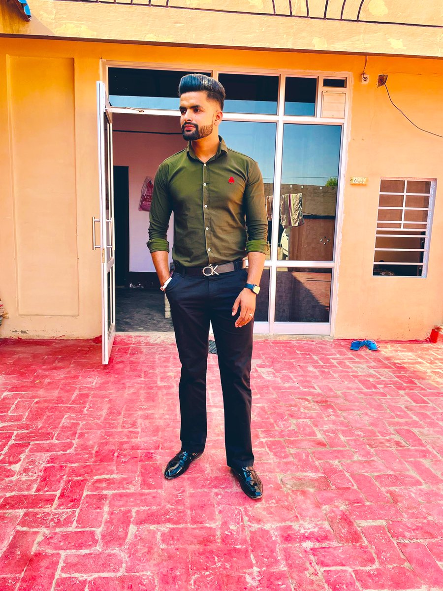 GuRi_HoNeY's tweet photo. ਦੁਨੀਆ ਚੱਲੀ ਜਾ��ੀ ,ਰੂਹਾਂ ਮੁੜ ਨਾ ਆਉਣਗੀਆ ..ਅੱਜ ਖਿੱਚੀਆ ਤਸਵੀਰਾ, ਕੱਲ ਦੀ ਯਾਦ ਸਤਾਉਣਗੀਆ। https://t.co/liKVTaQBvb