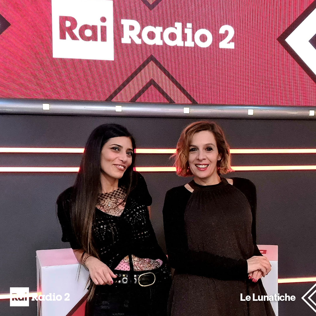 RaiRadio2's tweet photo. Un weekend ricco di ospiti quello in compagnia de #LeLunatiche di #RaiRadio2💥 @edoferrario, @valerioaprea, @barbierichef, @SaraFarnetti e Stefano Mordini per parlare de #LaScuolaCattolica

@FedericaElmi e Jodie Alivernini, ON AIR sab e dom da mezzanotte alle 5:00 del mattino 📻 https://t.co/IJjWdzzDA7