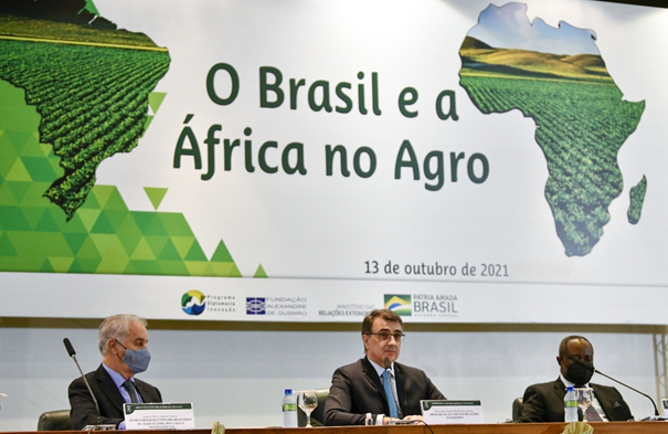 Le Ministre des relations Extérieures du Brésil, Monsieur Carlos França, a participé à l'événement « Le Brésil et l'Afrique dans l'Agro », avec des autorités brésiliennes et africaines, des hommes d'affaires et des spécialistes de l'agriculture.