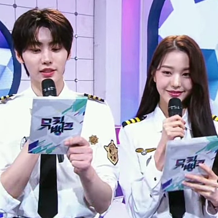 ILYungwoon's tweet photo. La felicidad que me dio ver a Sunghoon mucho más suelto y mas cómodo como MC. Estoy muy orgullosa de él, aún siendo su 2do día lo hizo increíble. Es un gran MC ♡ 

@ENHYPEN_members #ENHYPEN #SUNGHOON #성훈왕박엠씨 https://t.co/GrDpgpKCHq