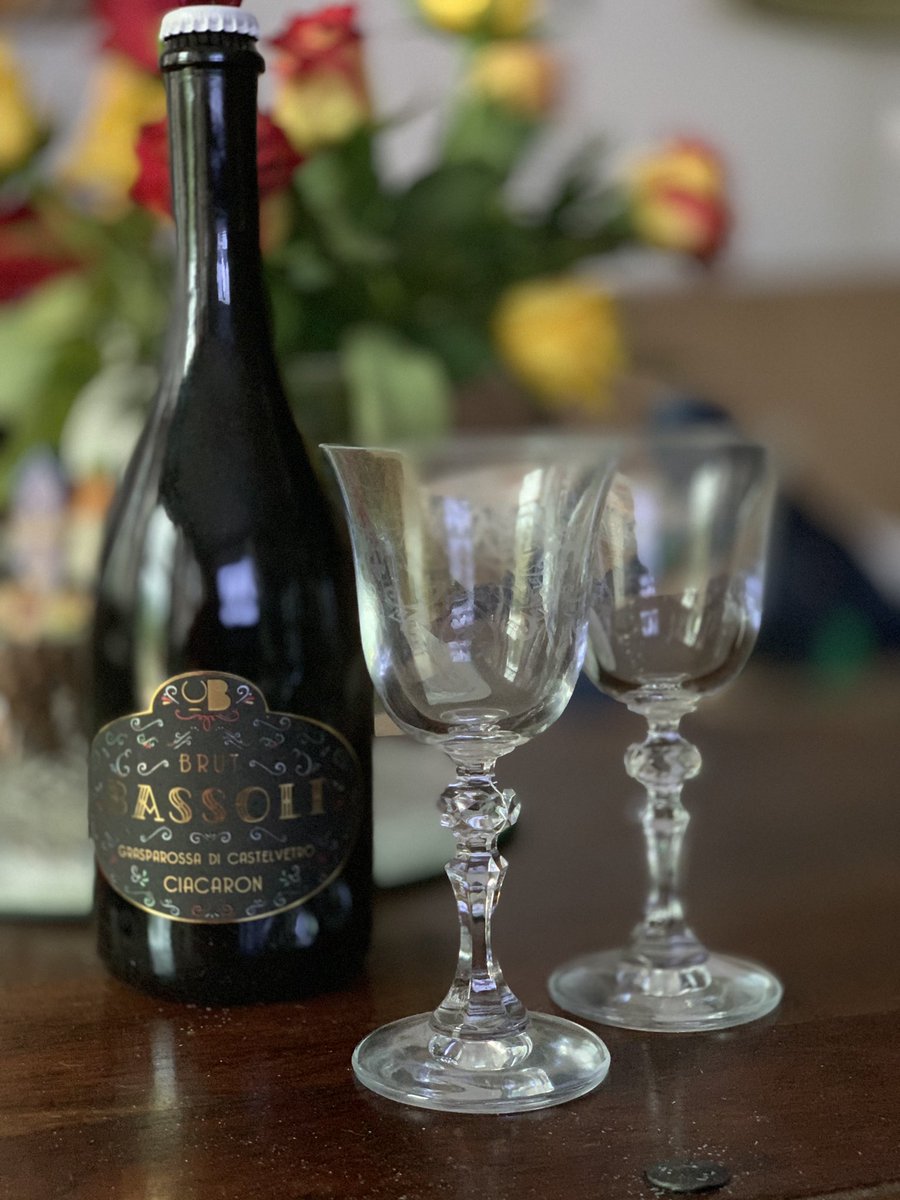 Magenta101sz's tweet photo. First sparkling redwine which is not bad to wash out salmon fishy taste in the mouth. #homemademeal #food #drink #redsparkling #sparklingwine #meal https://t.co/Ber5A7GByE