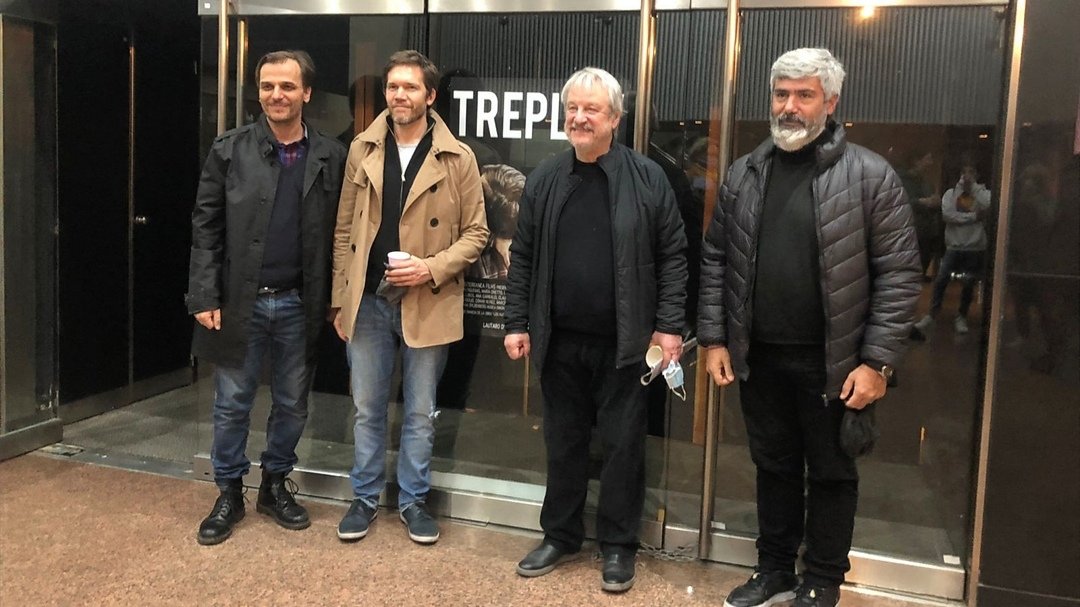diegoberardogc's tweet photo. Estuve acompañando a Lautaro Delgado y elenco en el estreno del documental (que no es documental) #treplev 

Un documental sobre la gira de una obra de #Teatro de Veronese, que podés ver en los #cines de @elculturalsanmartin 

+Info en https://t.co/SY0TN3Iqnw

#VamosAlCultural https://t.co/fMGnuhGjrx