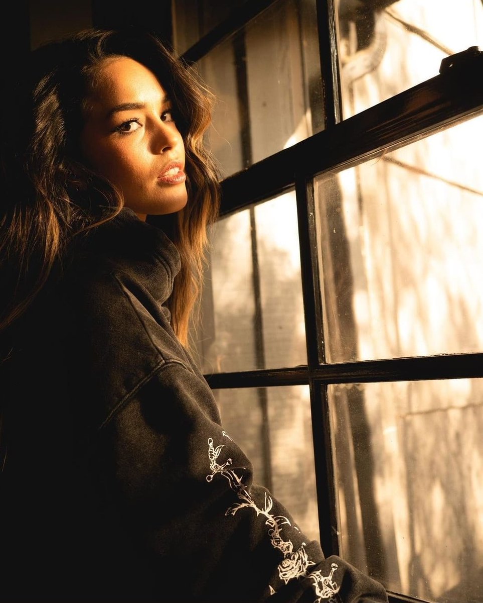 UpdatesValkyrae's tweet photo. More photos from Rae's merch shoot!
#valkyrae https://t.co/B7Dfxjnyju