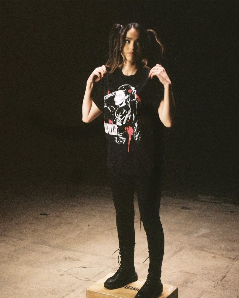 UpdatesValkyrae's tweet photo. More photos from Rae's merch shoot!
#valkyrae https://t.co/B7Dfxjnyju