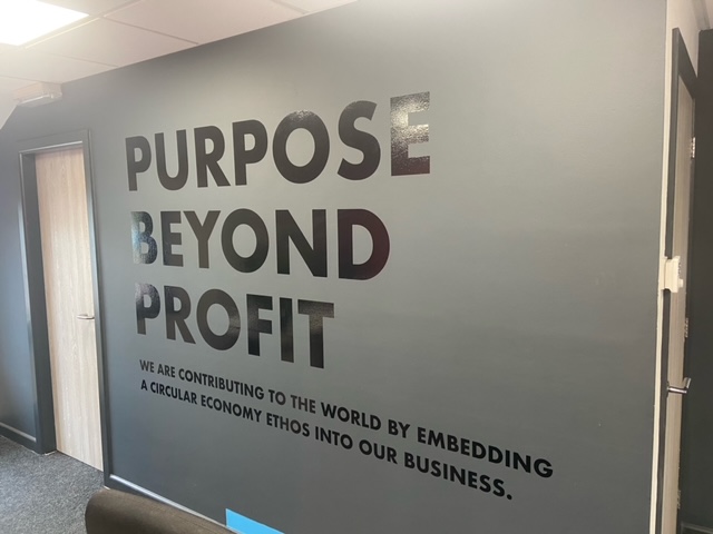 burnleysocial's tweet photo. We loved our little tour around @rapiditrecycle yesterday...

This Padiham-based company has some really smart Google-styled offices.👌  

They're also great with apprenticeships and have just hired three new ones in the past month.🖥️ https://t.co/oXbLMtaV9b