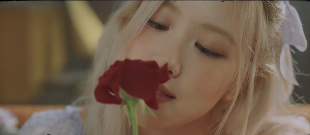 xu2012002's tweet photo. Thương
#ROSÉ @ygent_official #ApologizeToRose https://t.co/kdsiJhfXIj
