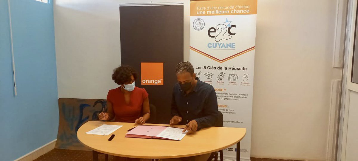 outremers360's tweet image. #Orange signe un partenariat avec l’Ecole de la deuxième Chance de la #Guyane pour accompagner la #formationdigitale des élèves bit.ly/30pqX9b