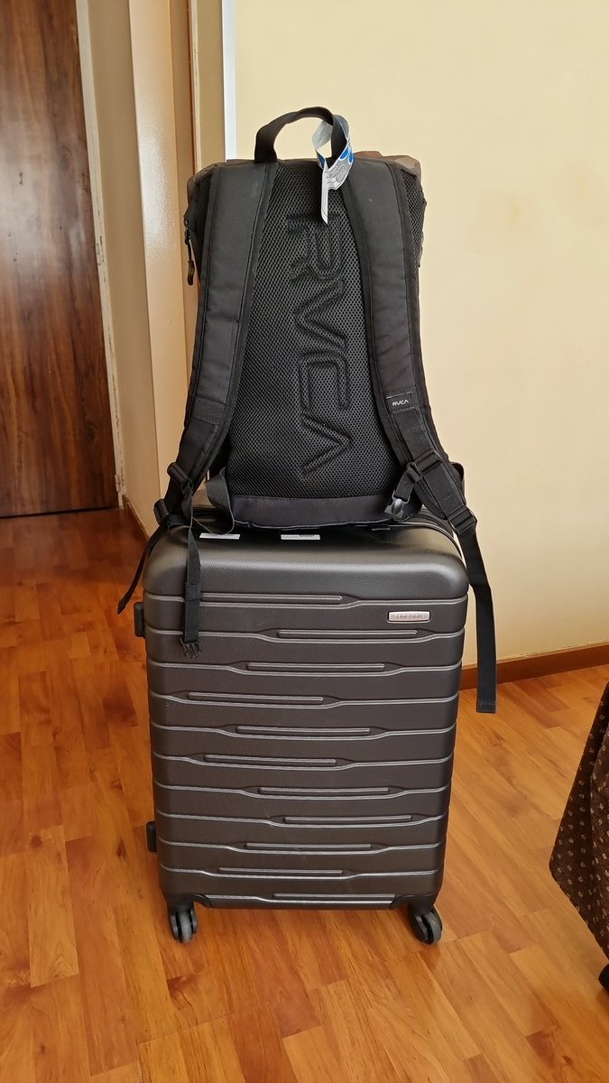 markus_je's tweet photo. @soyraimunda Una valija con 23kg justos y una mochila con 5kg más una bolsa con boludeces sueltas para el viaje. https://t.co/cT7OhpgQJ2