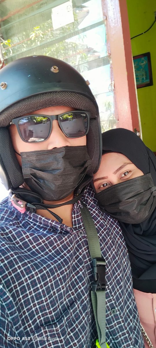 Tak mungkin hidup berjalan bahagia selalu.
Tapi denganmu,hal-hal buruk akan lebih cepat berlalu.
Tentunya kadang isi kepala kita bersebrangan.
Juga berbagai argumen yang kadang berujung keributan.