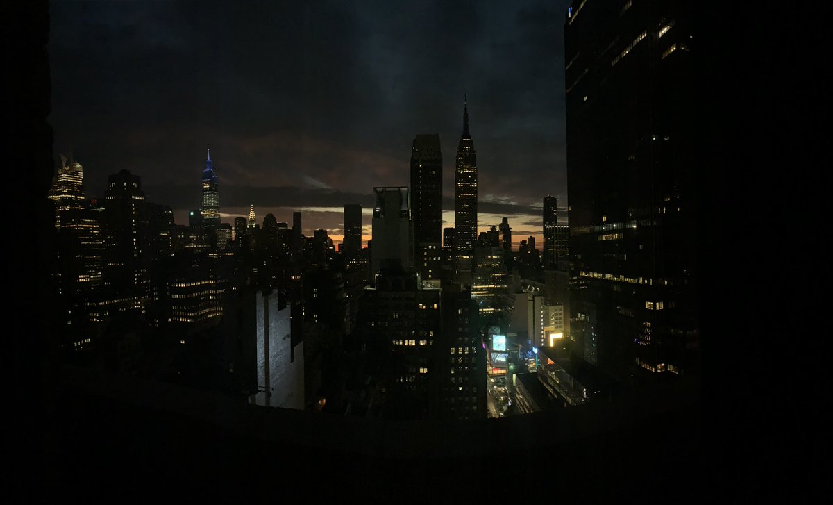 JasonOShell's tweet image. The last good morning sunrise from the New Yorker hotel. What a great city, had a great time! I ❤️NY 🍎