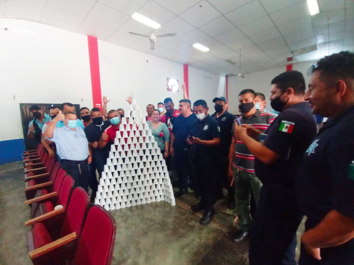 GobTeapa's tweet photo. “Concluye capacitación a elementos de policía preventiva y tránsito”

*Los ponentes impartieron cátedras como Legalidad y Seguridad Jurídica, Derechos Humanos, Buen Trato de las y los Servidores Públicos. https://t.co/leSoxRFUx5