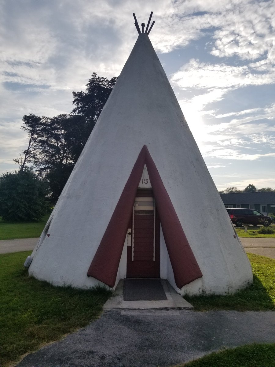 Spent last night with <a href="/MaxwellDieck/">Maxwell Dieck</a> at a very cool roadside motel called Wigwam Village in Cave City Ky. An absolute treat that everyone should experience! A little nostalgia that is truly good for the soul.  <a href="/kytourism/">Kentucky Tourism</a>