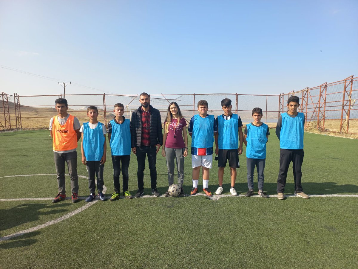 CanikCpal's tweet photo. Turnuvamızın ikinci gününün ilk maçında 9 AL A - 9 AL B maç sonucunda 9 AL A sınıfı 3-1 galip geldi. Günün ikinci maçı 10 AL B ve 10 AMP arasında gerçekleşti. Takımların 3-3 beraberliği sonrasında penaltı atışlarında 5-4 kazanan 10 AL B sınıfı maçı 8-7 'lik skorla kazandı. https://t.co/rbOXxiq2ug