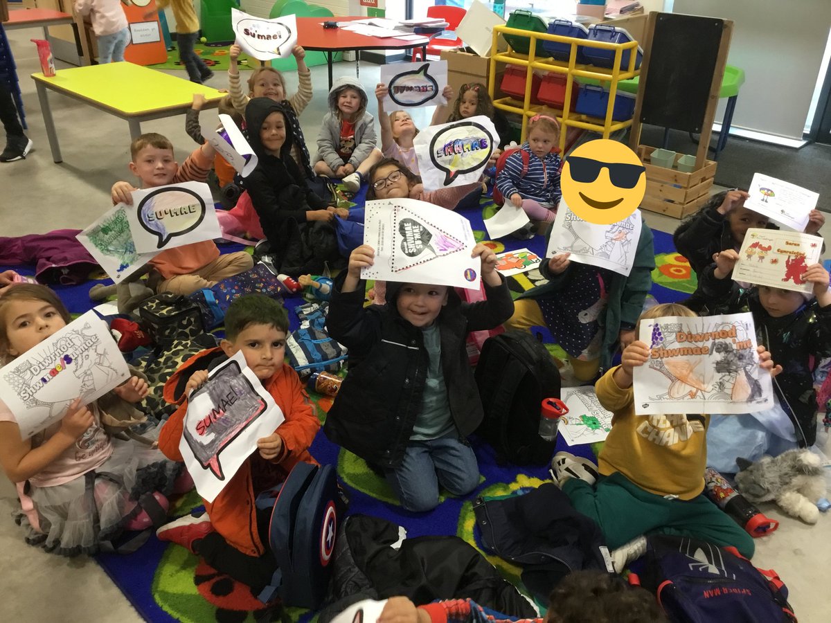Mae pawb yn Nosbarth Bedwen wir wedi mwynhau dathlu diwrnod #ShwmaeSumae21 a diwrnod Ben i Waered! Llwyth o Gymraeg i'w glywed ar lawr y dosbarth heddiw!Da iawn chi! <a href="/YsgolHamadryad/">Ysgol Hamadryad 🏴󠁧󠁢󠁷󠁬󠁳󠁿</a> <a href="/CCHamadryad/">🏴󠁧󠁢󠁷󠁬󠁳󠁿Comisiynwyr Cymraeg Hamadryad</a>