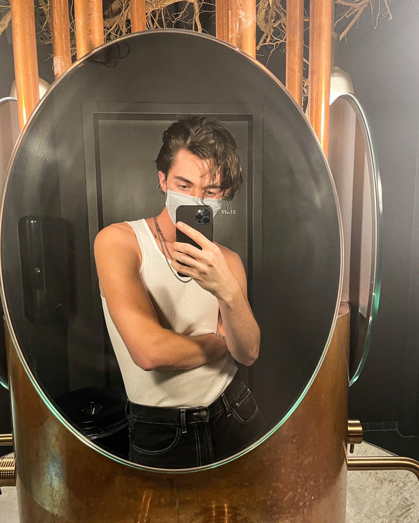 greysonchance's tweet photo. back on stage tomorrow 🥰 💕 💫 https://t.co/TkPyyV84v3