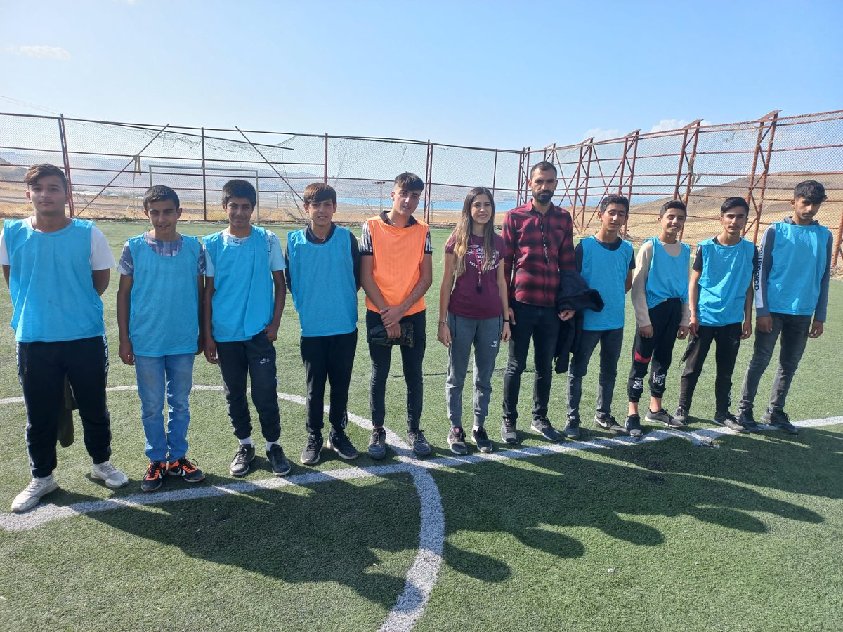 CanikCpal's tweet photo. Turnuvamızın ikinci gününün ilk maçında 9 AL A - 9 AL B maç sonucunda 9 AL A sınıfı 3-1 galip geldi. Günün ikinci maçı 10 AL B ve 10 AMP arasında gerçekleşti. Takımların 3-3 beraberliği sonrasında penaltı atışlarında 5-4 kazanan 10 AL B sınıfı maçı 8-7 'lik skorla kazandı. https://t.co/rbOXxiq2ug