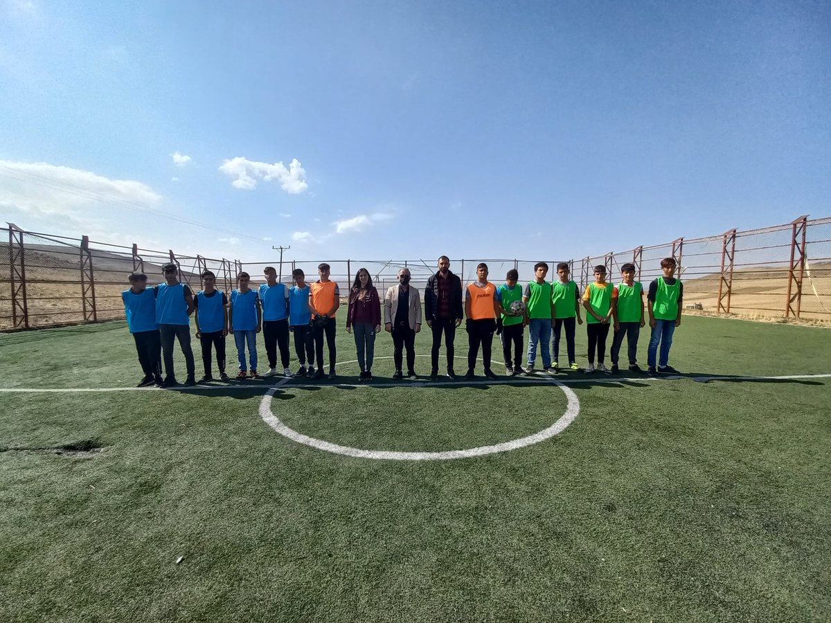 CanikCpal's tweet photo. Turnuvamızın ikinci gününün ilk maçında 9 AL A - 9 AL B maç sonucunda 9 AL A sınıfı 3-1 galip geldi. Günün ikinci maçı 10 AL B ve 10 AMP arasında gerçekleşti. Takımların 3-3 beraberliği sonrasında penaltı atışlarında 5-4 kazanan 10 AL B sınıfı maçı 8-7 'lik skorla kazandı. https://t.co/rbOXxiq2ug