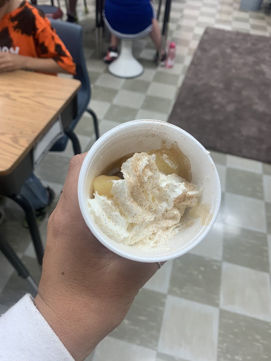 misscaruso4th's tweet image. In class the kids first sequenced the events in the story Enemy Pie. Next they made their own “Enemy Pie.” Then they sequenced the step of how to make an apple pie! It sure was a delicious lesson! #murphy #fourthfun