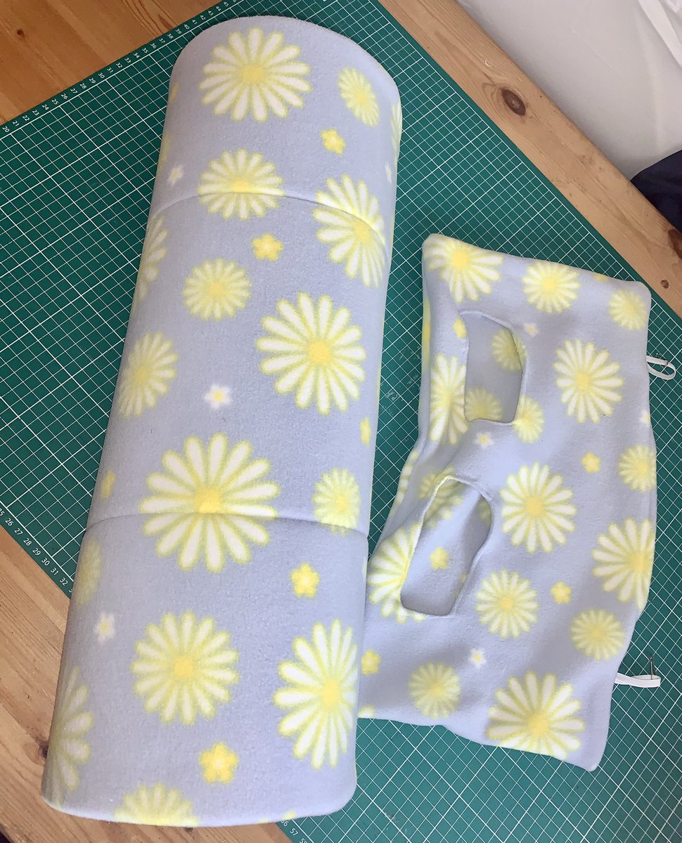 SnugglePets's tweet photo. https://t.co/dqEsscTrL6
Some lovely liners, bonding scarves, jungle, tunnel &amp; haybag. Water bottle drip mats proving popular too!  🥰🐾🐾
@GoodVetPetGuide  @gpigwheekly   @FreeFurFun https://t.co/nvOL7TaYDd