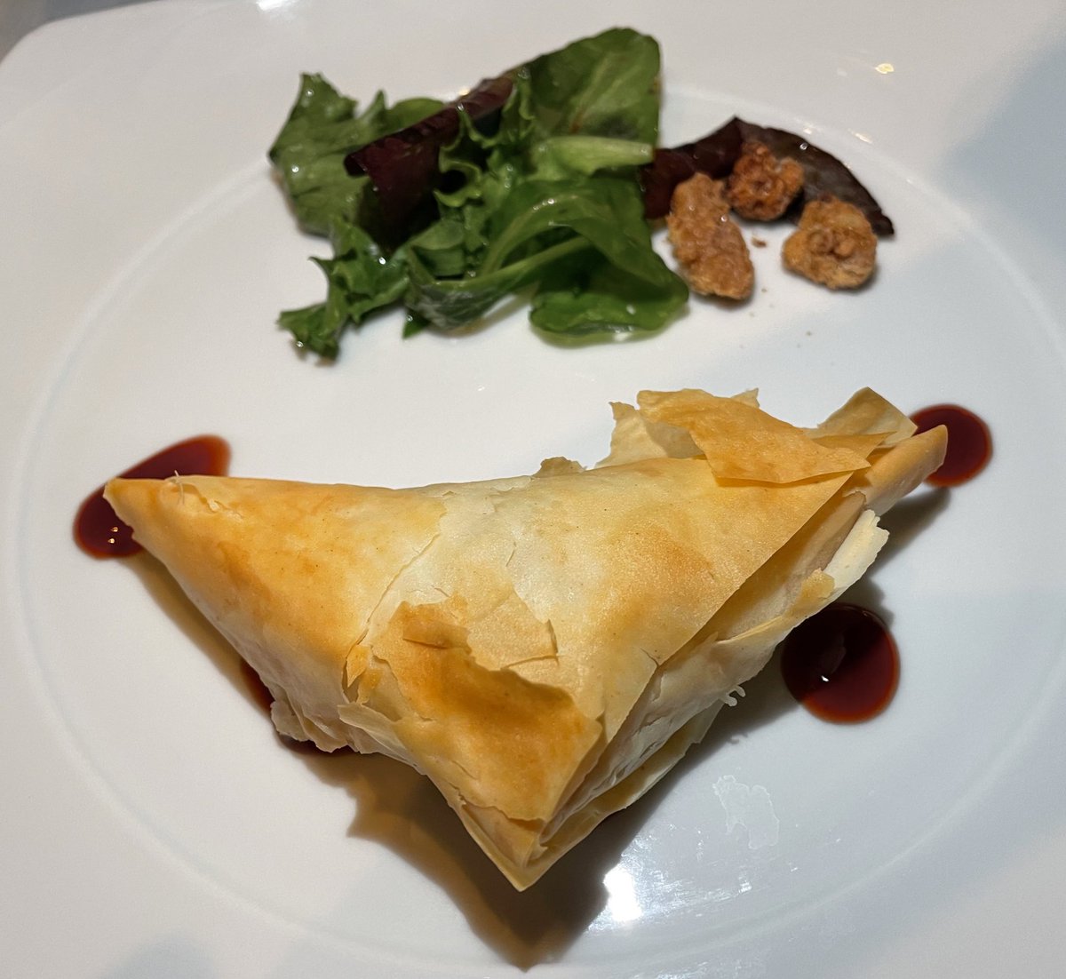 SashaEats's tweet photo. Dinner 🍷🍴

#WonderReturns #CelebrityEquinox #travel #SashaSails #CruiseCelebrity #TravelAgain #CelebrityCruises #yum #SashaInTheABCs #SashaEats #menu #CulinaryGlobetrotter #FoodieFriday #CruiseFood #foodie #Eater https://t.co/SCOiCyHmw2