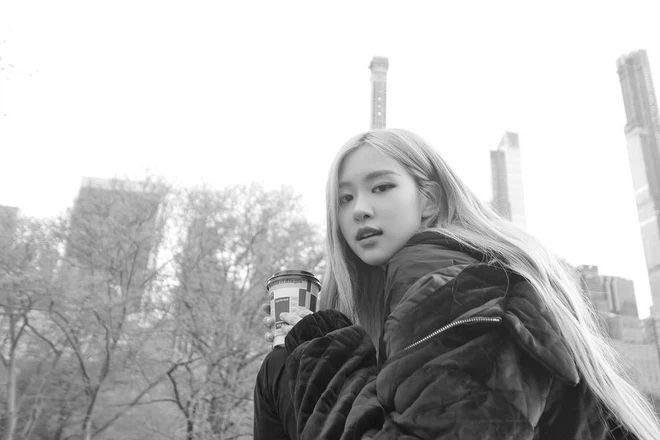 xu2012002's tweet photo. Wonderwall
#ROSÉ @ygent_official #ApologizeToRose https://t.co/qmAXrkO8YT