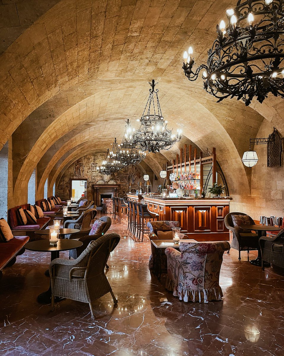 Escape the chill of autumn evenings to take a seat in the soft lighting and warm hues of Igiea Terrazza Bar.

#RoccoForteHotels #RoccoForte  
#Sicily #VillaIgiea