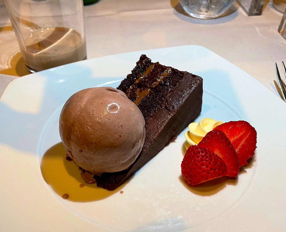 SashaEats's tweet photo. Dessert 🍰

#WonderReturns #CelebrityEquinox #travel #SashaSails #CruiseCelebrity #TravelAgain #CelebrityCruises #yum #SashaInTheABCs #SashaEats #menu #CulinaryGlobetrotter #FoodieFriday #CruiseFood #foodie #Eater https://t.co/UqBid9OeAr