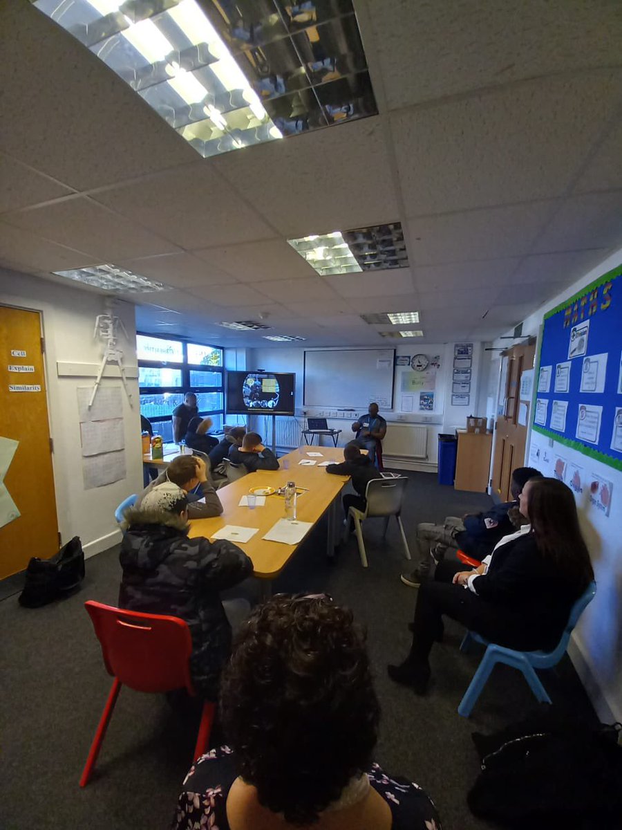 raisetheyouth's tweet photo. Today was a group session on exploitation in partnership with @1message2016 Topics included; #criminalexploitation #exploitation #trauma #aceaware #respectforwomen #familyvalues #gangs #braineducation #respectforteachers #violencereduction #takingopportunities #bolton @BoltonCVS https://t.co/QbpMKodSk8