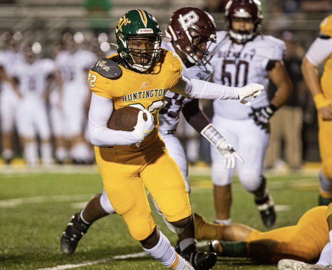 MsLindseyBlair's tweet image. Good luck tonight Dee!! I’m so proud of you 🏈🔰💚💛 #freshmanyear #varsity #3touchdowns @RitaPooh88