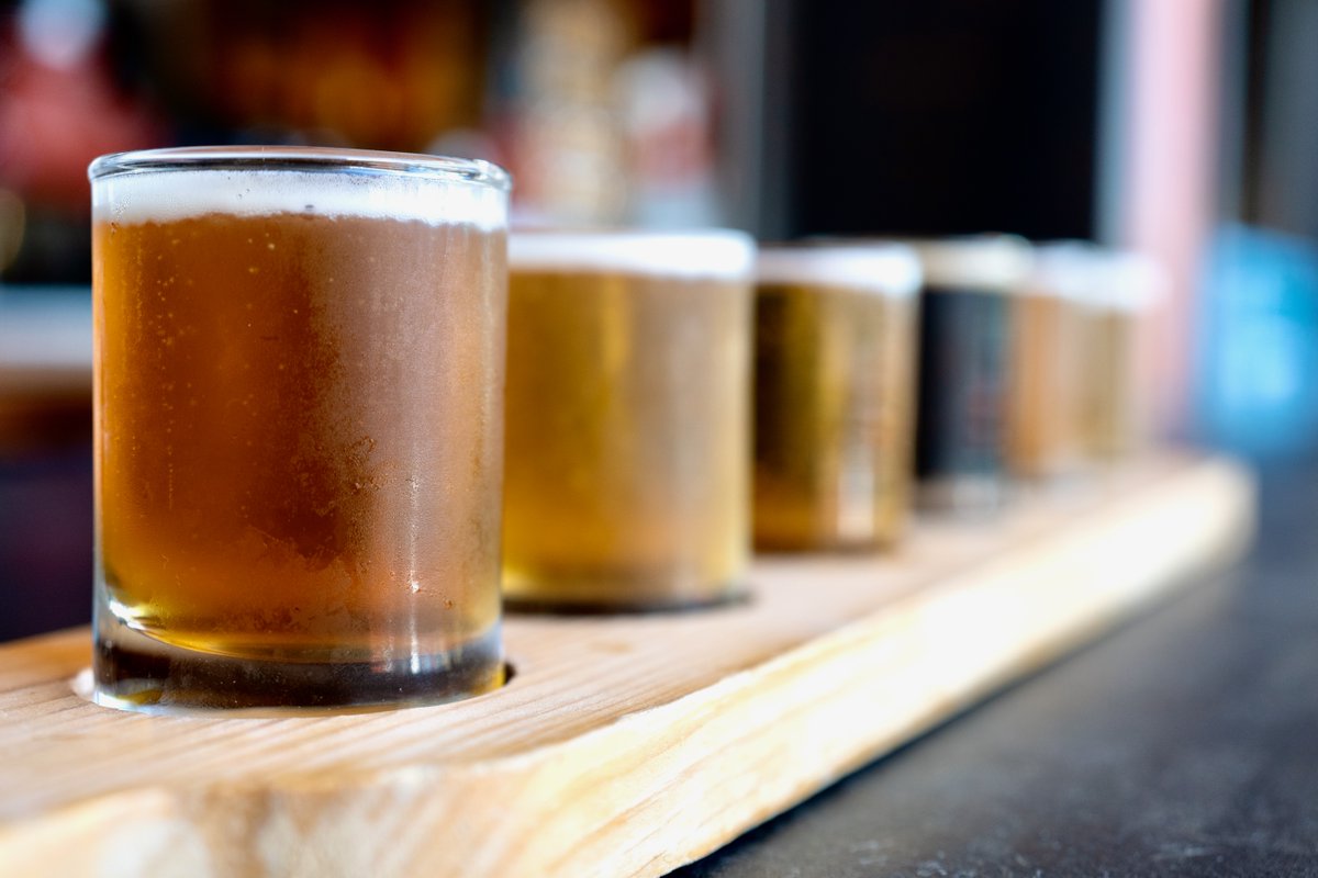 BearRepublic's tweet photo. Flights are the perfect way to discover your next favorite ale at our Lakeside Pub!
#beerflight #beerflights #tastingbeer #stouts #lager #ipa #freshbeer #brewpub #craftbeerlove #bearrepublic #sonomacounty https://t.co/M0LUkMT6zJ
