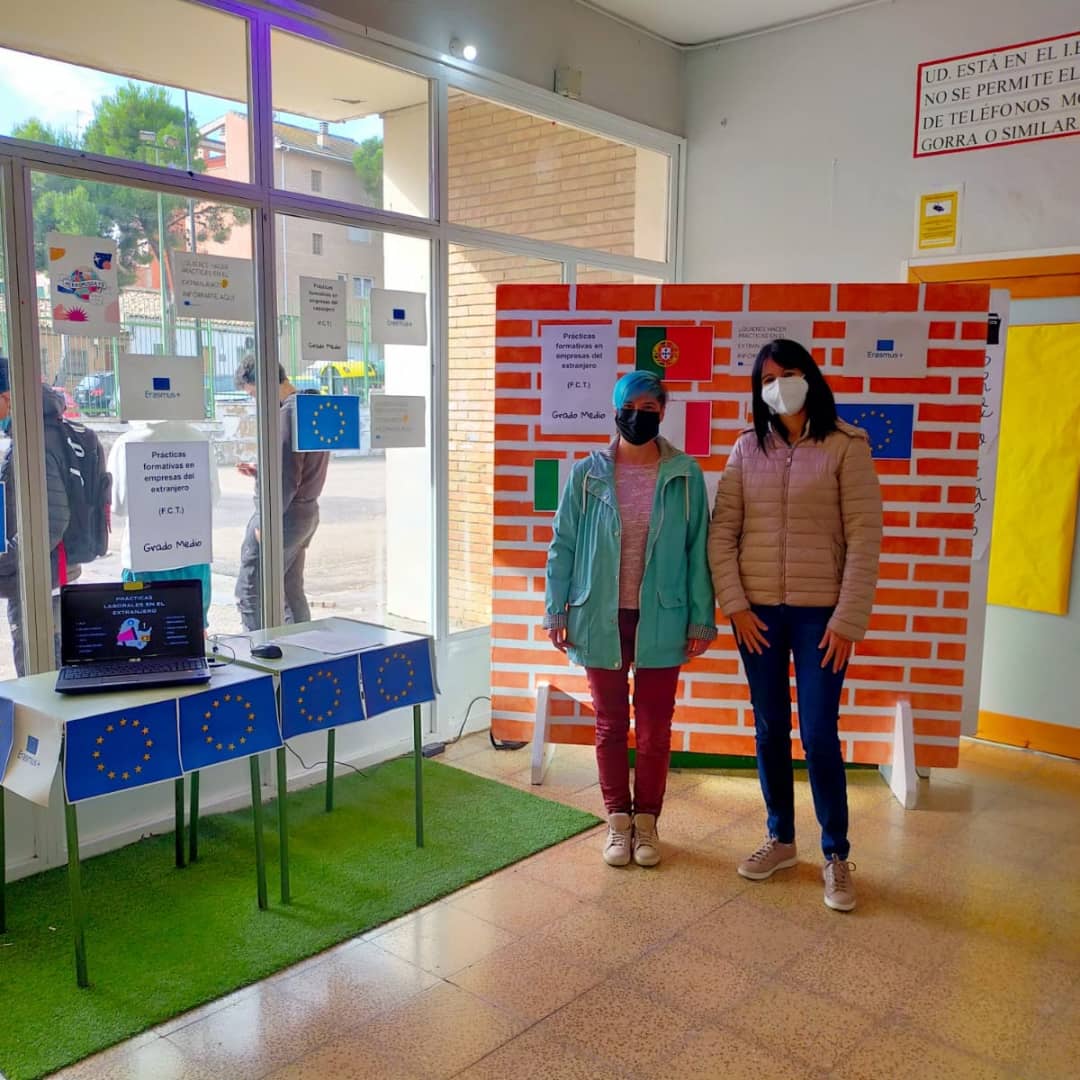 4Blecua's tweet photo. #ErasmusDays2021 Gracias a todo el alumnado de Grado Medio que se ha acercado estos días al stand Erasmus. Seguimos difundiendo los Consorcios de Movilidad @cifpa_aragon y las oportunidades que ofrecen a los estudiantes aragoneses. @MadeinBleCua @IsabelBaranda @Tisisty https://t.co/tLE3kgTT65