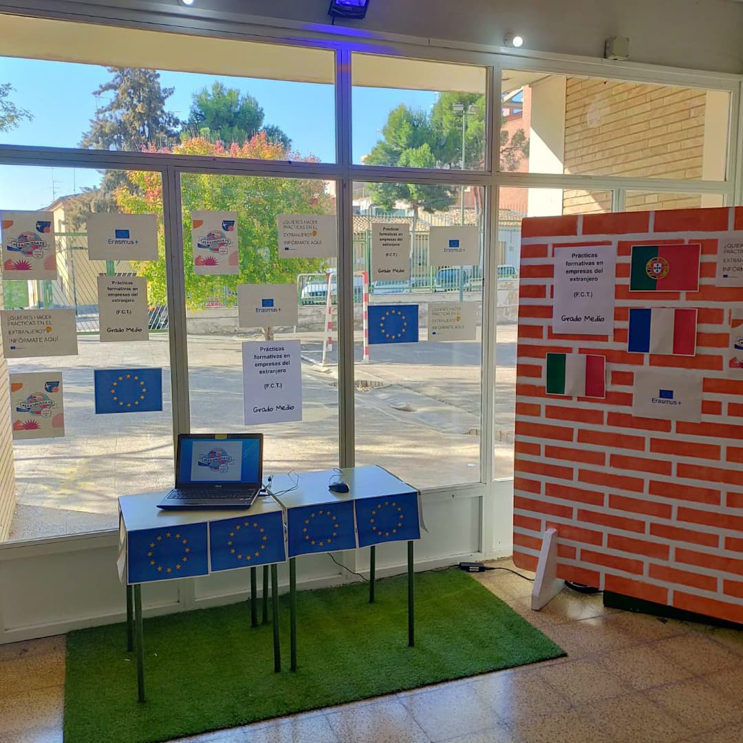#ErasmusDays2021 Gracias a todo el alumnado de Grado Medio que se ha acercado estos días al stand Erasmus. Seguimos difundiendo los Consorcios de Movilidad <a href="/cifpa_aragon/">CIFPA-FP ARAGÓN / CRN Logística y Transporte</a> y las oportunidades que ofrecen a los estudiantes aragoneses. <a href="/MadeinBleCua/">MadeinBleCua</a> <a href="/IsabelBaranda/">Isabel Baranda Casorrán</a> <a href="/Tisisty/">Cristina Pascual</a>