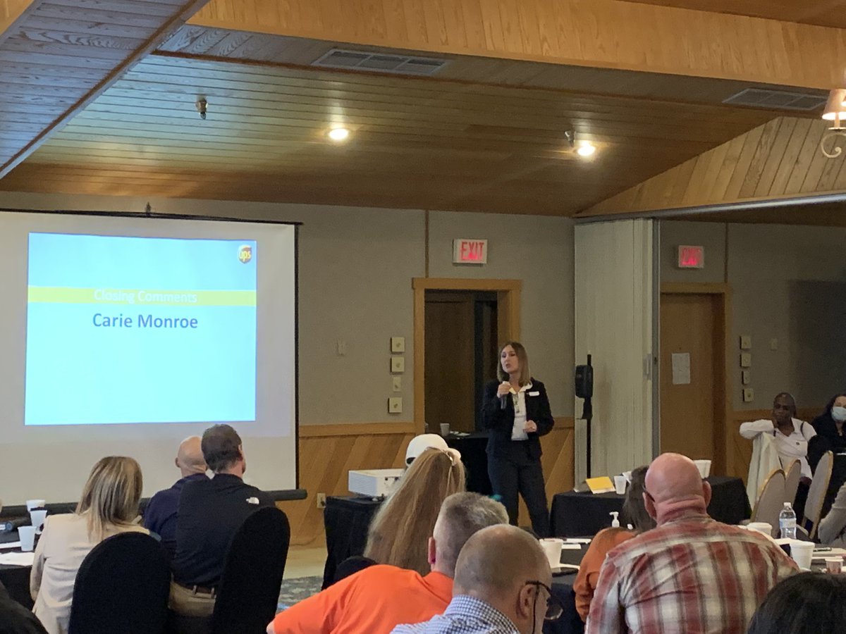 johngiffel11's tweet image. Great Lakes North package Safety Conference. District Manager Carie Monroe closing the conference, Map Nav distractions from Livonia South, Bruce Sheridan 30 year COH driver talking about Telematics and MSP trooper Hebner talking about distracted driving! @RyanMervyn @carie_mon