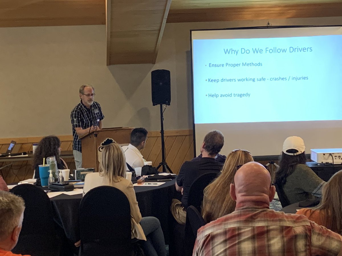 johngiffel11's tweet image. Great Lakes North package Safety Conference. District Manager Carie Monroe closing the conference, Map Nav distractions from Livonia South, Bruce Sheridan 30 year COH driver talking about Telematics and MSP trooper Hebner talking about distracted driving! @RyanMervyn @carie_mon