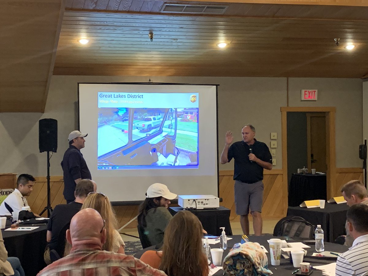 johngiffel11's tweet image. Great Lakes North package Safety Conference. District Manager Carie Monroe closing the conference, Map Nav distractions from Livonia South, Bruce Sheridan 30 year COH driver talking about Telematics and MSP trooper Hebner talking about distracted driving! @RyanMervyn @carie_mon