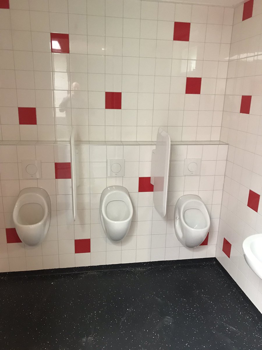 Het is zover! Na een flinke schoonmaak door de dames van vrouwen 1 en 3 worden de nieuwe kleedkamers vanaf morgen in gebruik genomen. Iedereen super bedankt voor zijn/haar inzet💪 Het resultaat mag er zijn👌