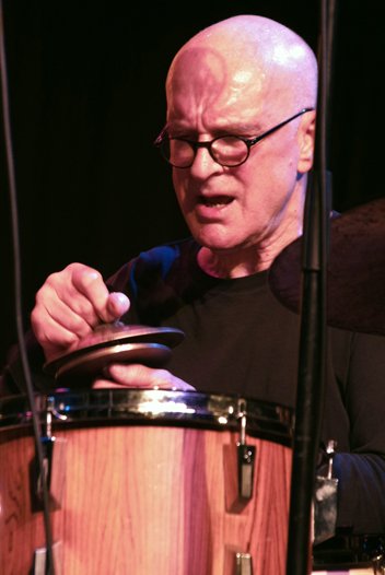 newjazzword's tweet photo. #Slowpaced + languid #DanceSteps @LeoRecordsMusic melds #SergioArmaroli's ticking #vibe reverb + #RogerTurner (pic:#SOConnor)'s #drum rumbles + #nervebeats that snake among each otherβs #sequence-framing Review: https://t.co/XHDpuavA9E
#UK #Italy #freejazz #freemusic #improvjazz https://t.co/y0xkKtecUo