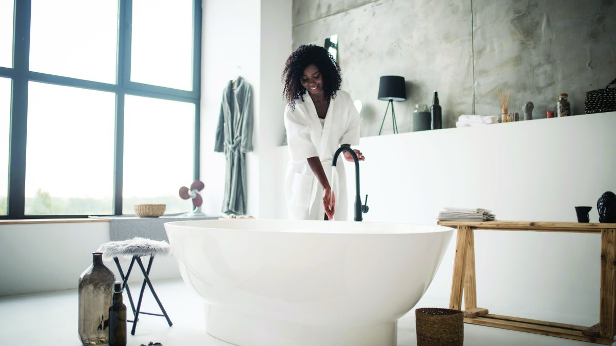 BilldrHQ's tweet photo. Wondering how to create a spa-like experience at home ? 🧖🏽♀️✨🛁
In this week's #BilldrMagazine, Interior designer Frank Coluccino shares ten steps to help you transform your bathroom into an at-home spa.
Read 👉 https://t.co/PGfhhzuOFH
#billdr #bathroomrenovation #spabathroom https://t.co/99RPXoVf9l