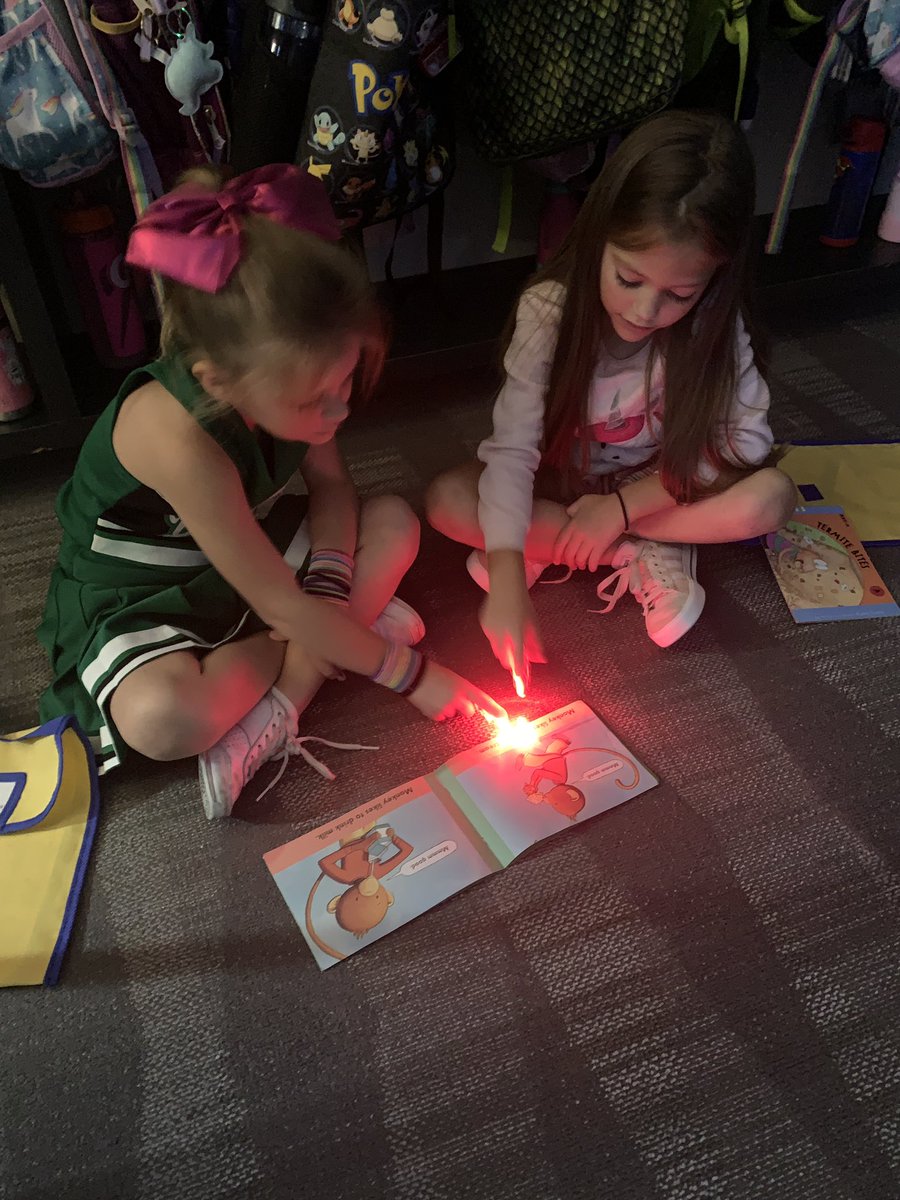 Finger light Friday’s reading with our buddies 😍 <a href="/rockenbaughES/">Rockenbaugh ES</a>